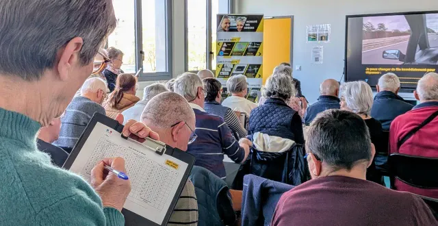 photo  une trentaine de personnes de 60 ans et plus ont révisé le code de la route.  &copy;  le maine libre 