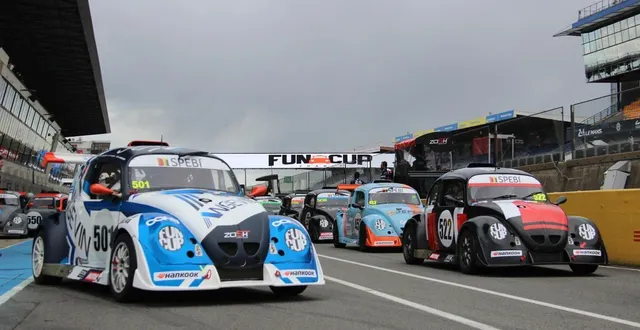 photo  fiable et performante, la coccinelle version voiture de course est la star de la fun cup depuis 2002.  &copy;  le maine libre 