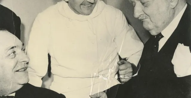 photo  curnonsky avec un chef cuisinier, avril 1946.  &copy;  archives patrimoniales angers, 123 fi 