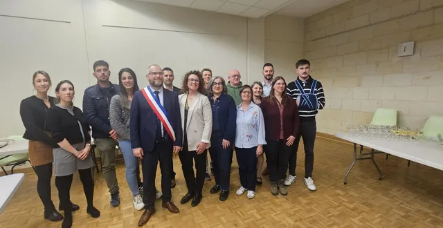 photo  mathieu roussel, entouré de sa nouvelle équipe. le début d’un mandat placé sous le signe du collectif.  &copy;  co 