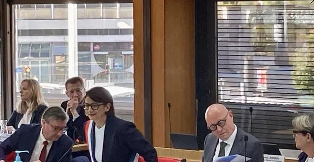 photo  cholet, dimanche 29 mars. isabelle leroy a revêtu l'écharpe de maire.  &copy;  co - lucas rojouan 