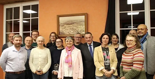 photo  le nouveau conseil municipal s’est installé à thorée-les-pins vendredi 20 mars 2026.  &copy;  ouest-france 