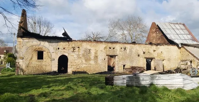 photo  le bâtiment, dont il ne reste que les murs en pierre, servait à stocker du bois.  &copy;  ouest-france 
