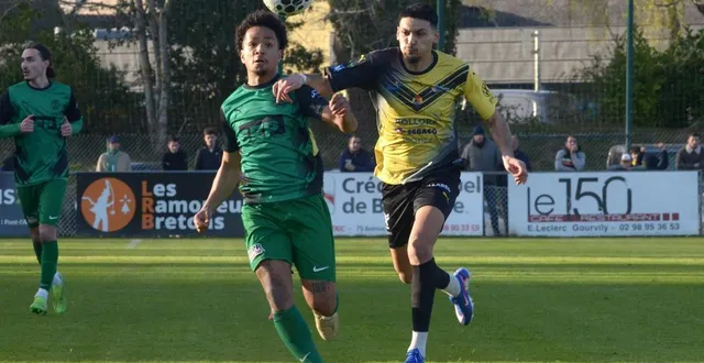 photo  farouk mecheri (en jaune) d’ergué-gabéric et joachim lepage (en vert) d’alençon.  &copy;  alain vermeulen 