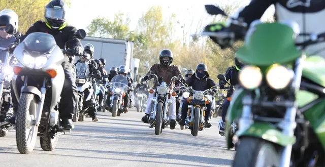 photo  saumur, dimanche 29 mars. plus de 500 motos ont pris le départ du parc des expositions pour une balade de 90 km contre les violences faites aux femmes.  &copy;  co - robin peter 