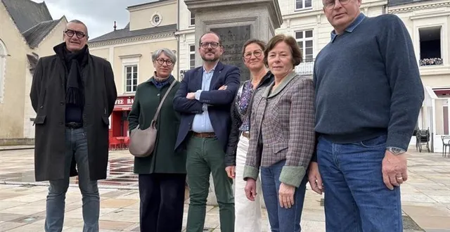 photo  le nouveau groupe d’opposition de gauche au conseil municipal de la flèche (sarthe) a tenu une conférence de presse, ce samedi matin 28 mars 2026 : « que les fléchois qui ont voté pour nous se rassurent, nous resterons combatifs ».  &copy;  ouest-france 