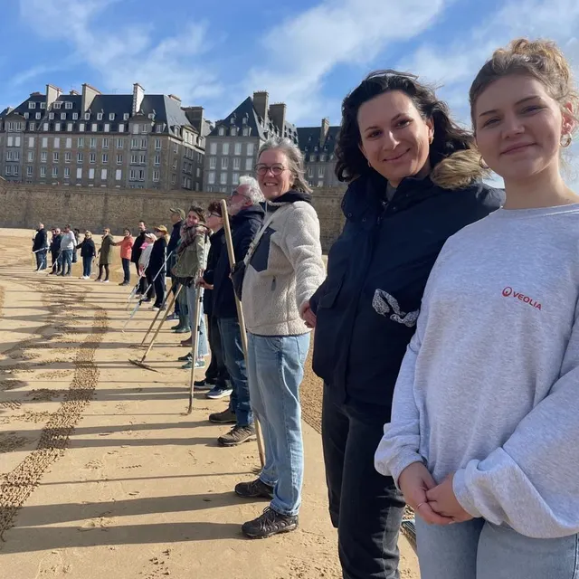 Une trentaine de personnes avaient répondu à l’appel de l’artiste Jeremi Ca. OUEST-FRANCE. photo une trentaine de personnes avaient répondu à l’appel de l’artiste jeremi ca. © ouest-france.