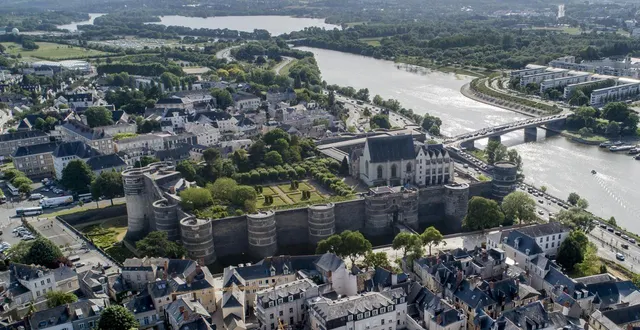 photo  en mars 2026, le préfet de maine-et-loire, françois pesneau, a réuni les bailleurs sociaux pour passer en revue les nouvelles mesures prévues par la loi renforçant la lutte contre le narcotrafic.  &copy;  philippe chérel / archives ouest-france 