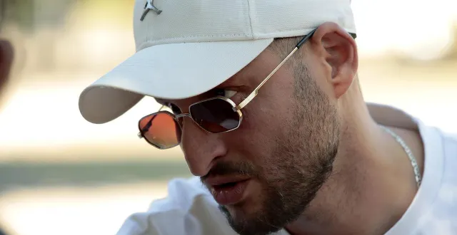 photo  omar paco partagera la scène avec phenom et le groupe hors j3u.  &copy;  archives co - benoit felace 