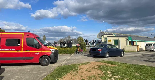 photo  les pompiers sont intervenus à l’issue du match de football entre sargé-lès-le mans et l’us des glonnières.  &copy;  ouest-france 