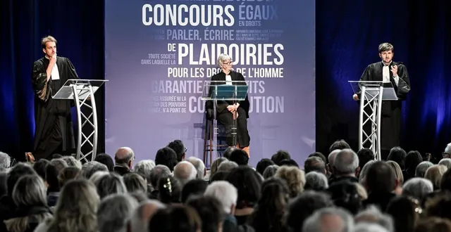 photo  maël barlet (à droite) et thibault michelin (à gauche), du barreau de paris, ont remporté le prix du public, pour leur évocation des menaces impérialistes sur le groenland.  &copy;  martin roche / ouest-france 