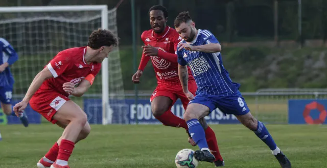 photo  dimitri legendre et ses coéquipiers de l’us changé se sont inclinés à mareuil sc.  &copy;  paul mc carthy 