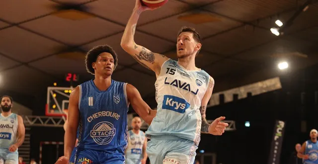 photo  ousmane gueye (cherbourg) et léo maginot (us laval)  &copy;  jean-françois quinebeche ouest-france 