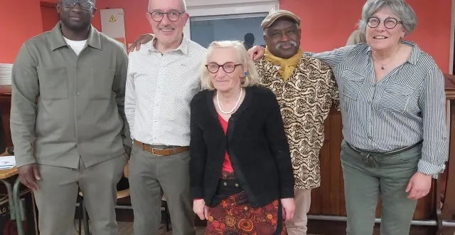 photo  patrice gauthier (deuxième en partant de la gauche) entouré de membres de l’association, est le président du comité.  &copy;  ouest-france 