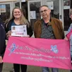 photo samedi 14 février, les roulettes gacéennes organisaient un loto « du cœur » au profit de l’association les fées papillons qui œuvrent pour le don de moelle osseuse. mardi, la boucle a été bouclée. les membres de l’organisation, mathilde brunner et stéphane dif ont remis un chèque de 1 479 € aux fées papillons devant la salle des fêtes le tahiti.