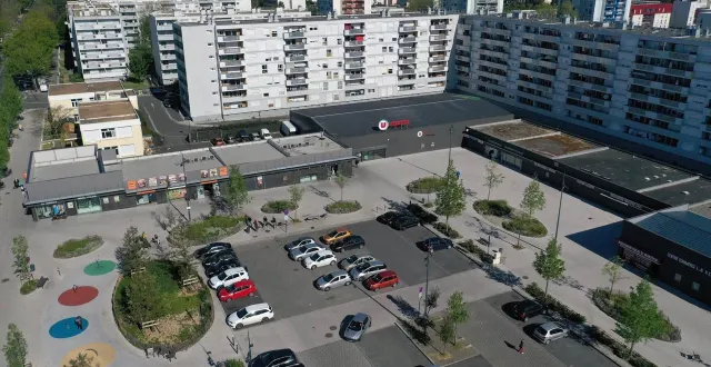 photo  c’est dans l’un des immeubles entourant la place jean-xxiii, à la roseraie, que shamil abukerimov a secouru sa voisine victime d’une agression sexuelle.  &copy;  archives co - josselin clair 