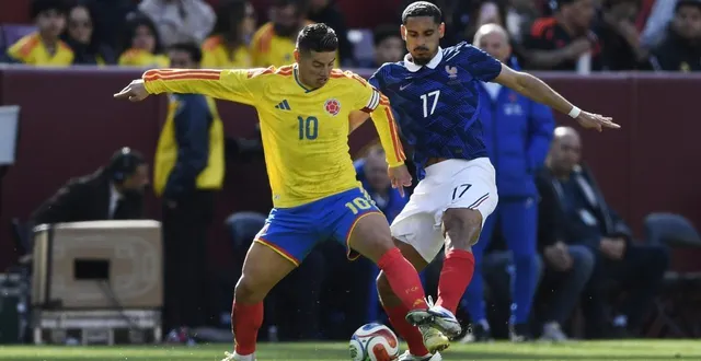 photo  james rodríguez à la lutte avec maxence lacroix lors de la rencontre amicale entre la france et la colombie, le 29 mars 2026 à landover (maryland, états-unis).  &copy;  hannah foslien / getty images via afp 