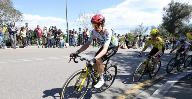photo  jonas vingegaard, vainqueur écrasant lors de paris-nice, a de nouveau remporté une épreuve d’une semaine sur le tour de catalogne, reléguant ses poursuivants à plus d’une minute.  &copy;  josep lago / afp 