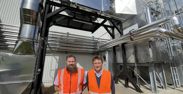 photo  david planque, responsable de la maintenance et des travaux, et joël geslin, directeur du site bel à sablé.  &copy;  le maine libre 