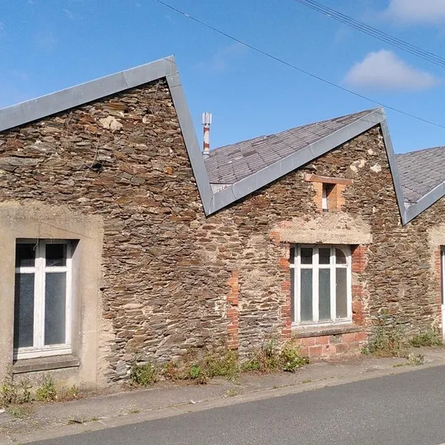 photo éclem veut conserver le patrimoine architectural des anciens ateliers municipaux gestois, comme ses toits en sheds, ses briquettes rouges...  ©  éclem