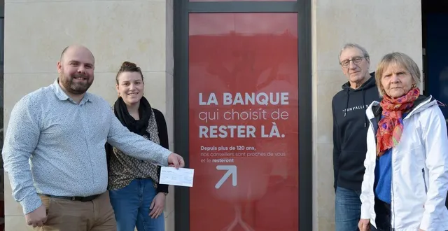 photo  aurélien touroute, clémence arnaud, conseillère au crédit mutuel de bessé-sur-braye, alain chevalier et jocelyne herche, administratrice depuis deux ans.  &copy;  le maine libre 