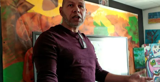 photo  djam’b, art-thérapeute, proposent des pistes pour la fresque collective à créer au sein des rencontres de l’aftoc.  &copy;  co 