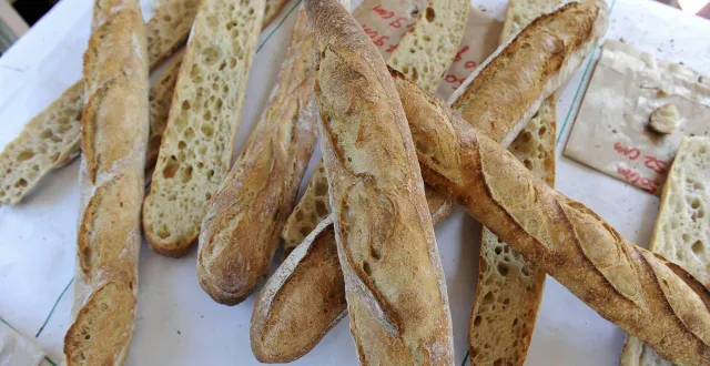 photo  deux premiers prix remportés par des boulangers sarthois dont celui de la meilleure baguette de tradition.  &copy;  archives le maine libre 