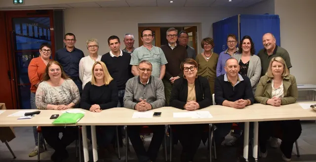 photo  toute l’équipe rassemblée autour de nathalie chailloux (à droite, au premier rang).  &copy;  ouest-france 