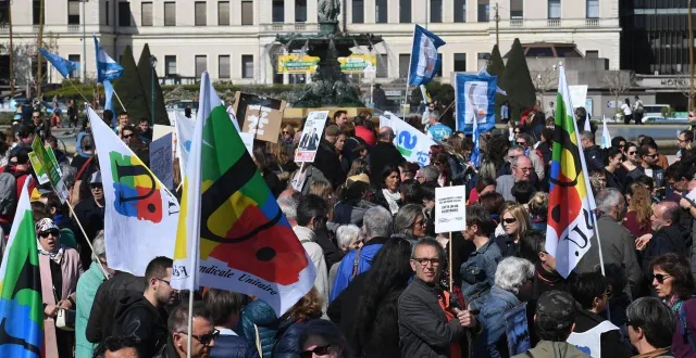 photo  une intersyndicale de l’éducation nationale appelle à amplifier la mobilisation contre les suppressions de postes d’enseignants. a angers, le rassemblement est prévu place imbach à 10h30.  &copy;  archives co - laurent combet 