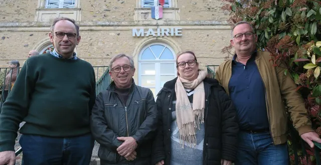 photo  de gauche à droite. le maire antoine d’amécourt et ses adjoints michel martinucci, sandrine heurtebise et pascal heurtebise ont été élus lors du conseil d’installation, ce vendredi 20 mars 2026.  &copy;  ouest-france 