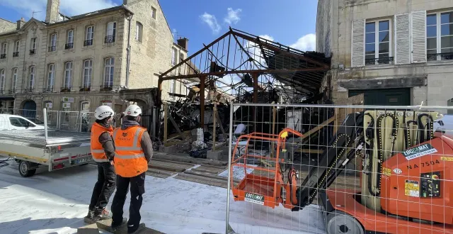 photo  huit mois après l’incendie qui avait totalement détruit le restaurant gustave à caen (calvados), l’opération de désamiantage et de démolition du bâtiment doit commencer en début d’après-midi mardi 31 mars 2026.  &copy;  ouest-france 