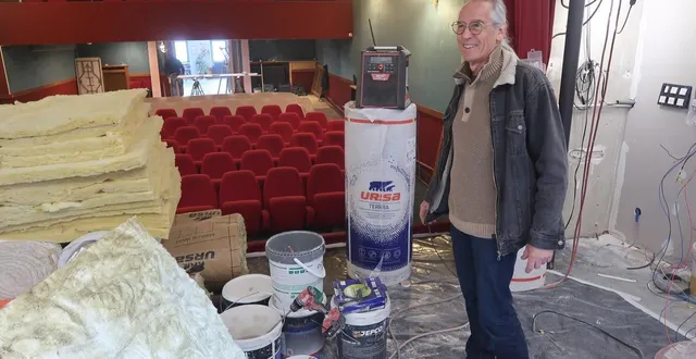 photo  baugé, le 24 mars 2026. visite du chantier de rénovation du stella ciné, avec pierre réveillon, membre du conseil collégial de l’association.  &copy;  co – agathe le nueff 