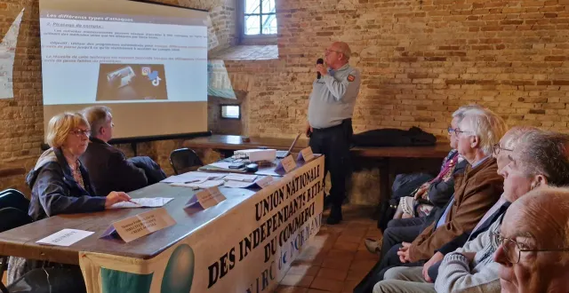 photo  les adhérents de l’unirc ont bien noté les conseils des gendarmes.  &copy;  ouest-france 