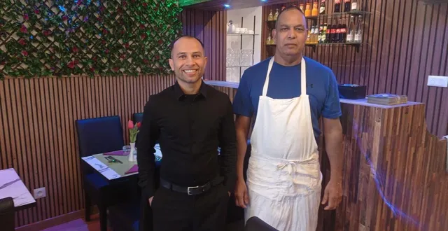 photo  jobul amhed (à droite), maître en cuisine, et son associé, jamal ahmed, qui règne au service, font découvrir la richesse de la cuisine indienne.  &copy;  ouest-france 