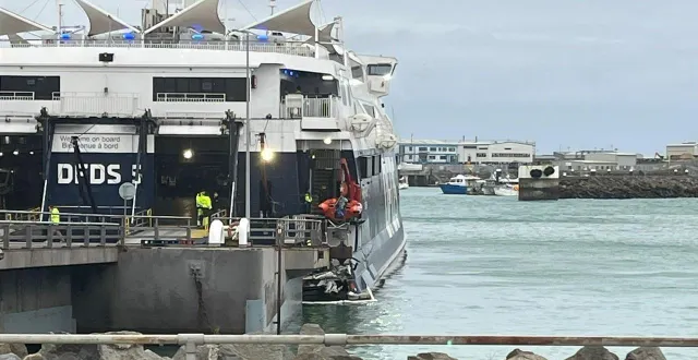 photo  l’arrière du tarifa jet a été endommagé dimanche 29 mars 2026 alors que le bateau effectuait sa manœuvre de départ vers saint-malo (ille-et-vilaine).  &copy;  photo fournie à ouest-france 