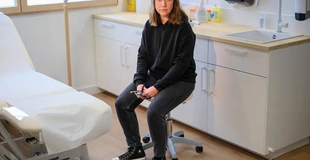 photo  véronique darricau : « ici, en tant que salariée, je dédie tout mon temps de travail, à la médecine, mon métier de cœur. »  &copy;  ouest-france 