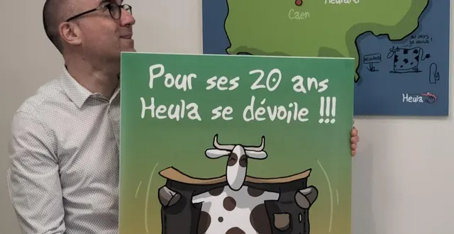 photo  yoan morlot, maire de heuland (calvados), présente les deux visuels de heula que dix ans séparent.  &copy;  ouest-france 