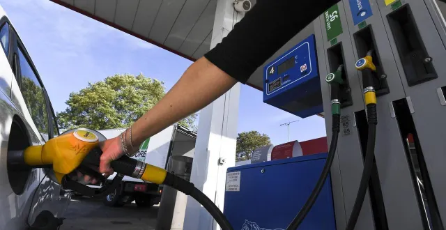 photo  comment s’adapter face au prix élevé des carburants en cette fin mars 2026 ?  &copy;  archives le maine libre - denis lambert 