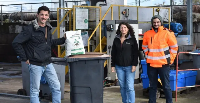 photo  sur le site des alchimistes à écouflant, les visiteurs seront accueillis par adrien lanté, cofondateur des alchimistes, blandine copie, responsable prévention des déchets des 3rd’anjou et hugo veidie, animateur des 3rd’anjou.  &copy;  ouest-france 