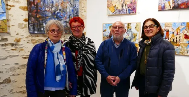 photo  francine richard (2e à partir de la gauche), présidente de la galerie l’aquarelle à grez-neuville, ouvre la saison d’exposition 2026, avec le peintre bernard auguié.  &copy;  ouest-france 