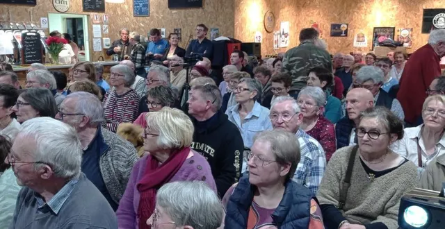 photo  un public venu, très nombreux, partager un moment convivial autour de la langue et de la musique traditionnelle normande.  &copy;  ouest-france 