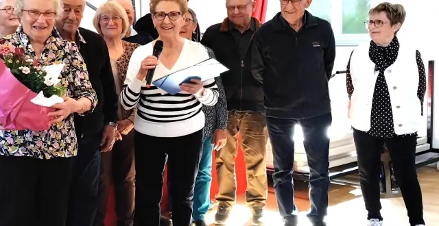 photo  la nouvelle présidente des lys d’or, annick elye, est toute à droite sur la photo, en veste blanche, et non la personne qui tient le micro, contrairement à ce qui a pu être écrit dans notre édition d’hier.  &copy;  co 