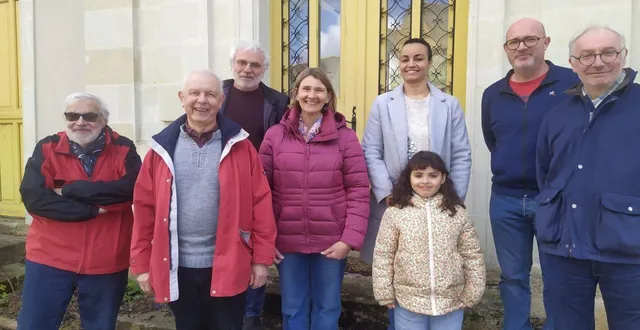 photo  philippe cesbron, maire délégué de rablay-sur-layon a transmis son fauteuil à ivan barbier, samedi 28 avril. il est accompagné d’élus du mandat précédent, adeline poitevin et vincent noyer, et de deux nouveaux, asma hachouch et lucien noyer. les conseillers paul caille et pascal gohier, étaient également présents pour ce moment. photo : de g. à d. : paul caille, philippe cesbron et pascal gohier cèdent la place à adeline poitevin, asma hachouch, vincent noyer et ivan barbier.  &copy;  co 