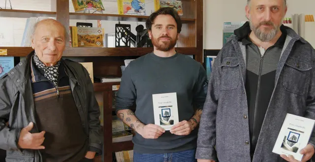 photo  de gauche à droite : jacques reverdy, antoine dabel et william cherbonnier,  de la maison d’édition le petit pavé.  &copy;  co 