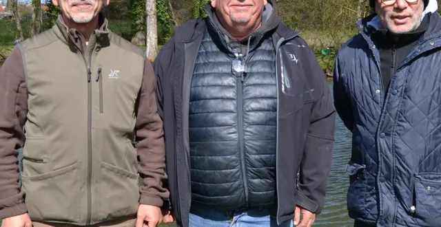 photo  le nouveau président, thierry hurson entouré du trésorier et du vice-président.  &copy;  le maine libre 