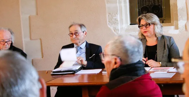 photo  de droite à gauche, stéphanie beaufils, gabriel plou et gérard picot.  &copy;  le maine libre 