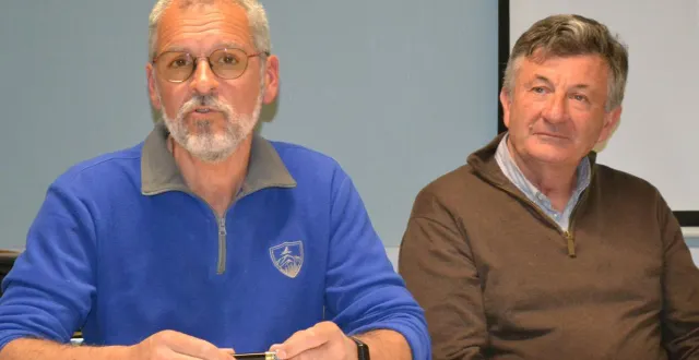 photo  daniel leroy (à gauche), président du comité du souvenir français de solesmes a annoncé les évènements de l’année à venir.  &copy;  le maine libre 