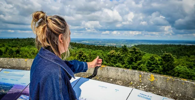 photo  un panorama à couper le souffle au sommet du belvédère de perseigne.  &copy;  photo le maine libre - yvon loué 