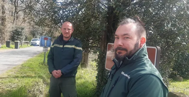 photo  colin clabaut technicien forestier territorial, et arnaud jeauffre, animateur sylvicole.  &copy;  ouest-france 
