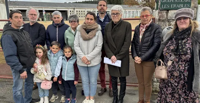 photo  les élus et les familles ont rappelé que l’école constitue un pilier essentiel de la vie locale et un levier majeur d’attractivité pour les jeunes ménages.  &copy;  co 
